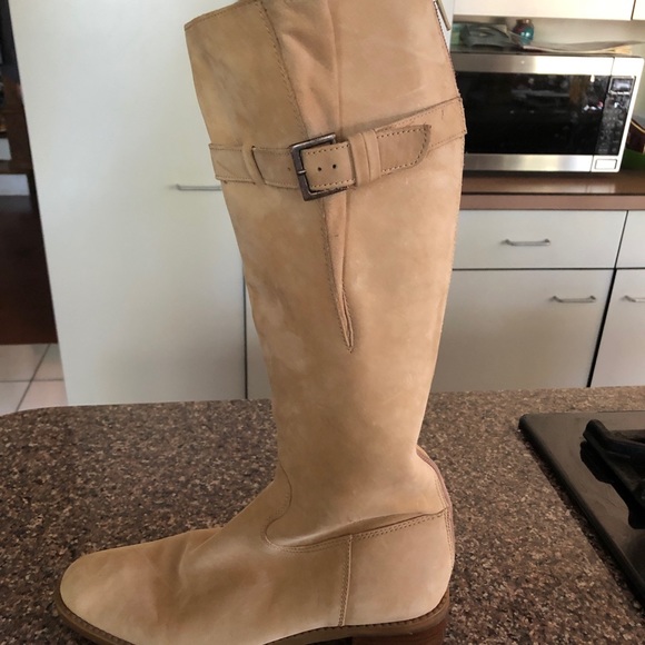 Boots - Picture 2 of 4